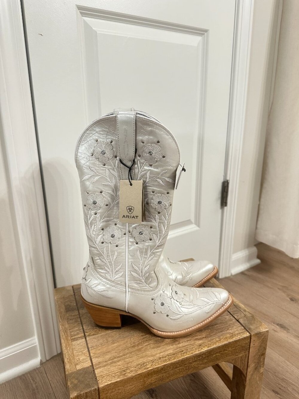 ARIAT Romance Western Boot in Pearly White Size US 8 NWT - Picture 3 of 8